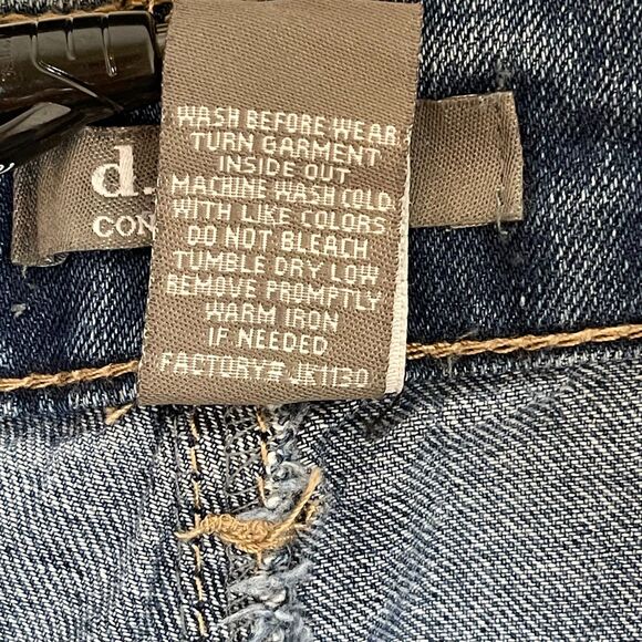 D. Jeans Contemporary | Distressed High-Rise Straight Leg Jeans | Size 6 - Picture 10 of 10